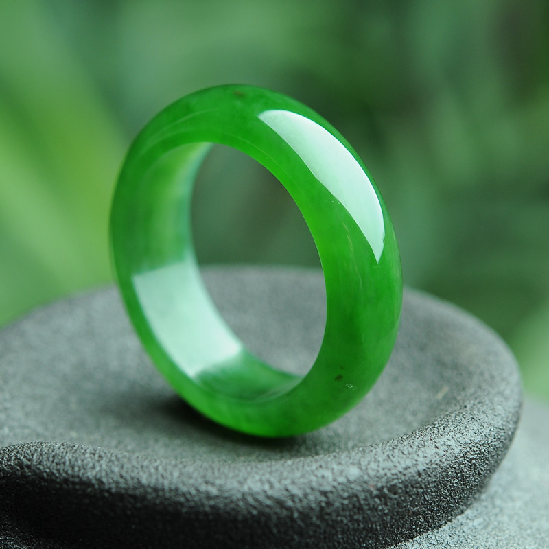 Natural and Tian Yubei jade ring ring ring spinach green no crack jade ring hand-decorated jade jade sending certificate