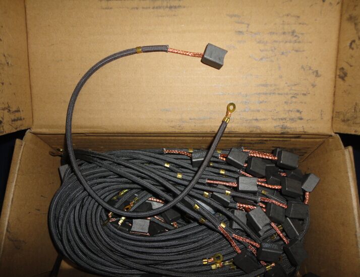 H100 SMALL MOTOR CARBON BRUSH 12X9 5X14 2MM