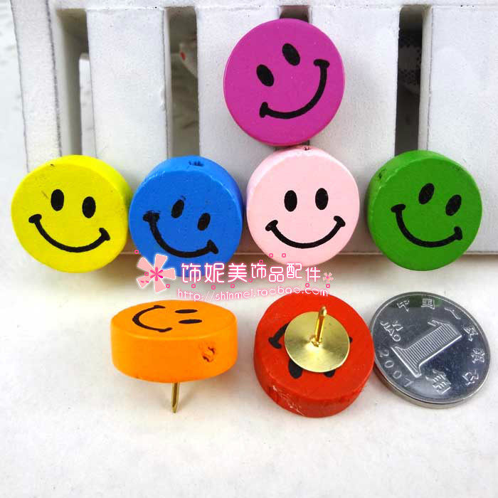 Cute round smiling face Nails Photos Wall Creative Styling Artificial Nails Foreign Trade Exports Softwood Lumber Wall Press