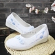 Mùa xuân và mùa thu vẽ tay hoa mận khóa cổ phong cách Hanfu Mori người phụ nữ văn chương đa năng thoải mái tăng miệng nông vải đơn giầy thể thao nữ màu trắng Plimsolls