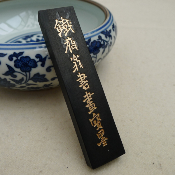 1Two Tie Zhai Weng ancient oil smoke painting and calligraphy ink (Lao Hu Kaiwen Hui ink ink ingot ink stick ink stick)