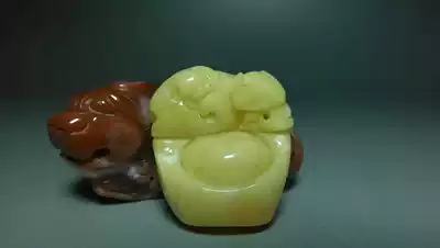 #35 Raw Mine Natural Beeswax Bat Ruyi Yuanbao Pendant