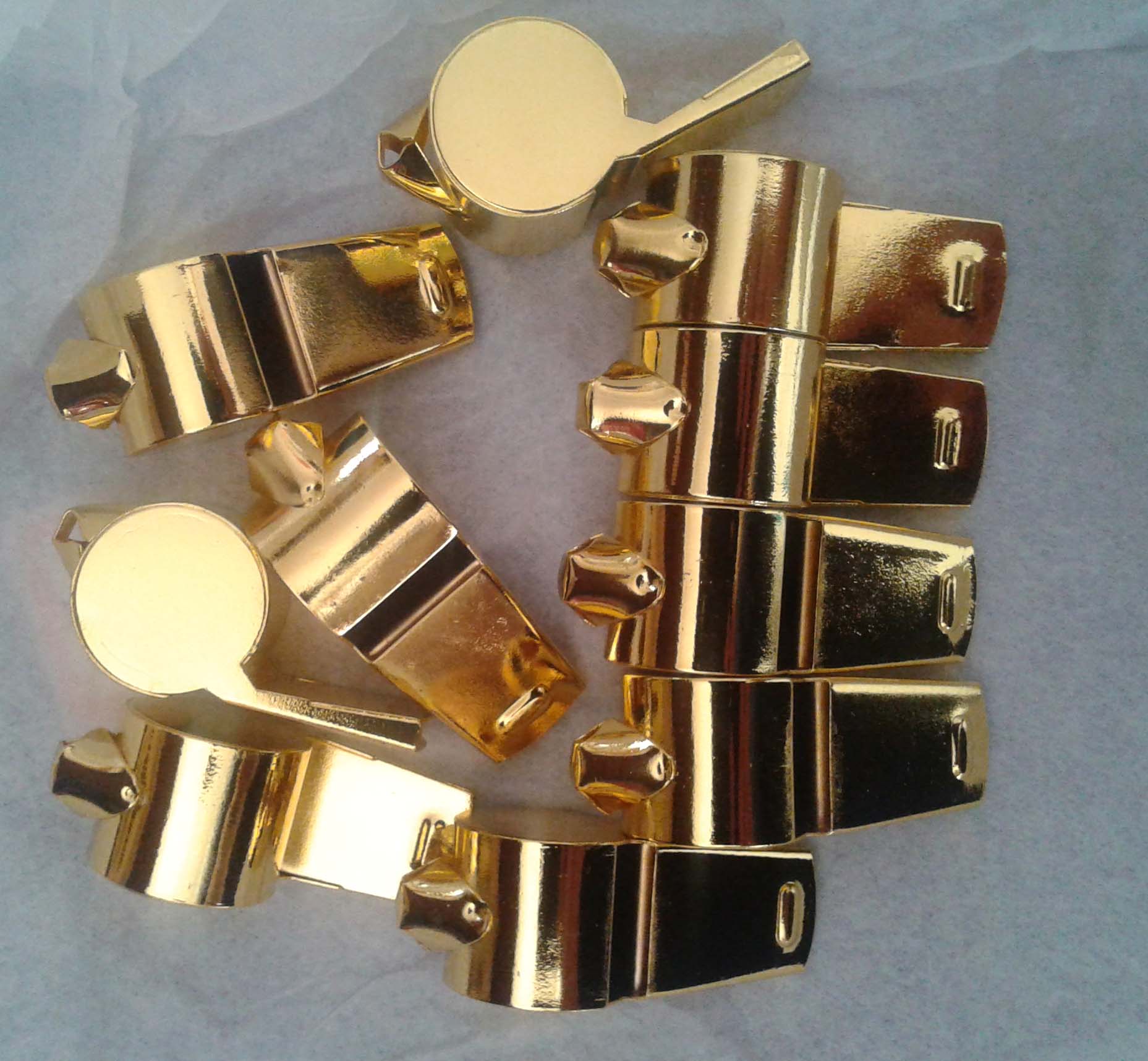 Electroplating golden 6-shaped classic iron referee coach traffic lifting command police whistle outdoor survival whistle