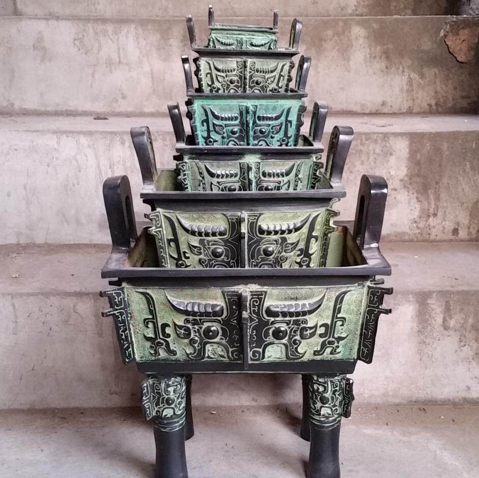 Antique bronze ornaments Western Zhou Dynasty animal pattern Ding Town House Square Ding Round nine-word incense burner Bronze ding