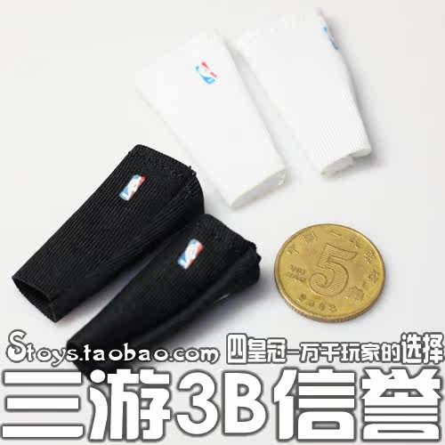 1:6 A pair of basketball socks for soldiers can choose black and white spot