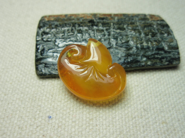 #79 The original mine has no optimisation of the Baltic half-per-half-honey golden rosy head pendant