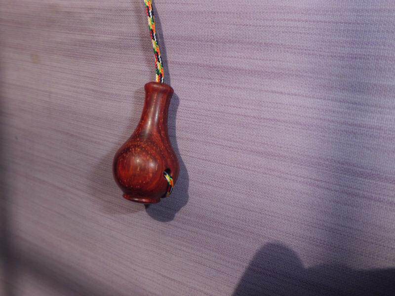 Indian leaf sandalwood head three - way embedded 999 silver has been sold for orders