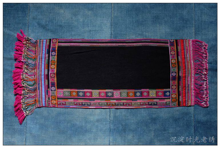 Yunnan Dai nationality head Paal embroidery piece 68 * 31cm ay033
