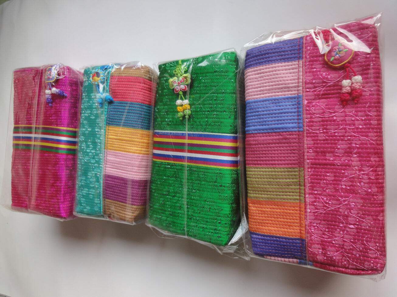 South Korea imported storage bag cosmetic bag multi-color models of different ethnic bags (17*9 5*7CM)