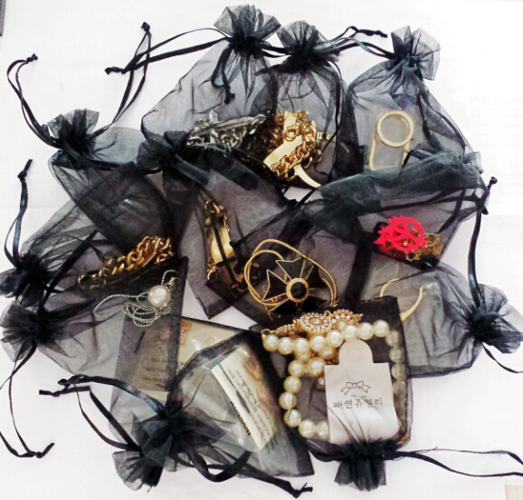 Black solid color beam mouth dust bag Jewelry yarn bag Jewelry jewelry packaging bag Gift bag Candy bag