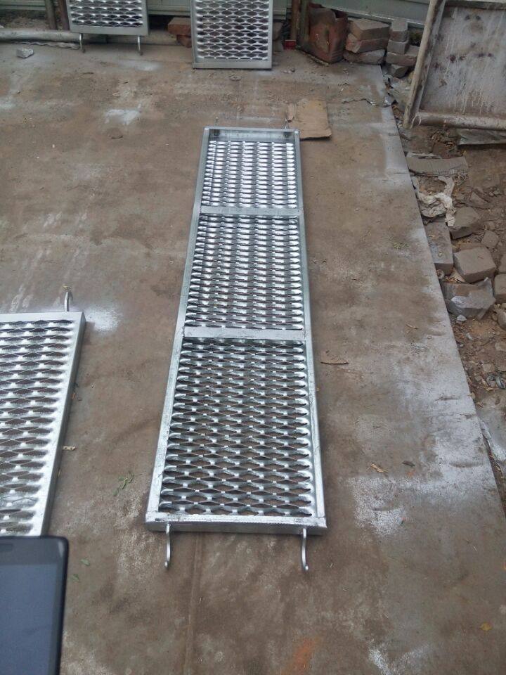 Thickened scaffolding stamping plate mobile scaffolding special accessories new hot-dip galvanized crocodile mouth anti-skid pedal