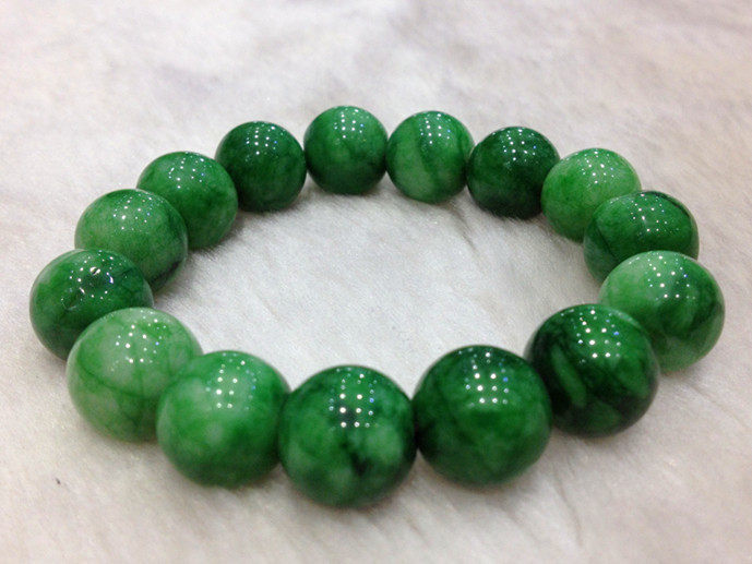 Yuhua stone dry green hand chisel green agate green dragon pattern for girlfriend boyfriend couple bracelet creative gift features