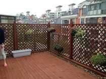 Guangxi Wuwu anti-corrosion wood mesh fence outdoor carbonized wood handrails garden fence courtyard guardrail