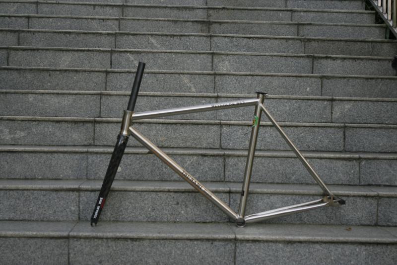 Chinese Pride of Tsunami 853 Dead Flying Steel Frame Officially