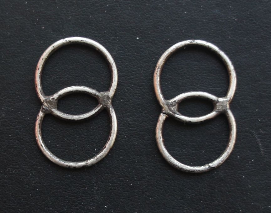 The old silver double pendant adorned with a pair of