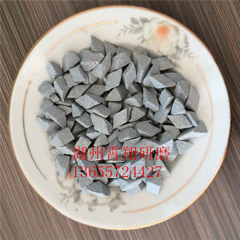 Manufacturers direct brown corundum abrasive triangle grinding stone vibration grinding stone deburring good
