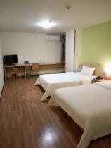 7-day hotel chain hotel-Wuhan Zhongshan Road Little Dongmen metro station store Ali exclusive to double bed room