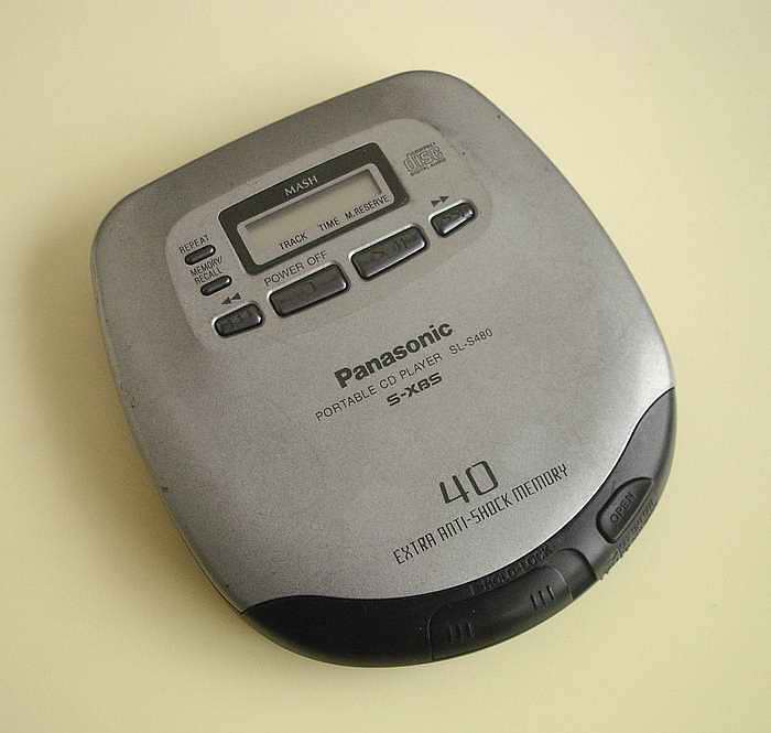 Panasonic SL-S480 of Panasonic SL-S480 with body listening to CD machine 