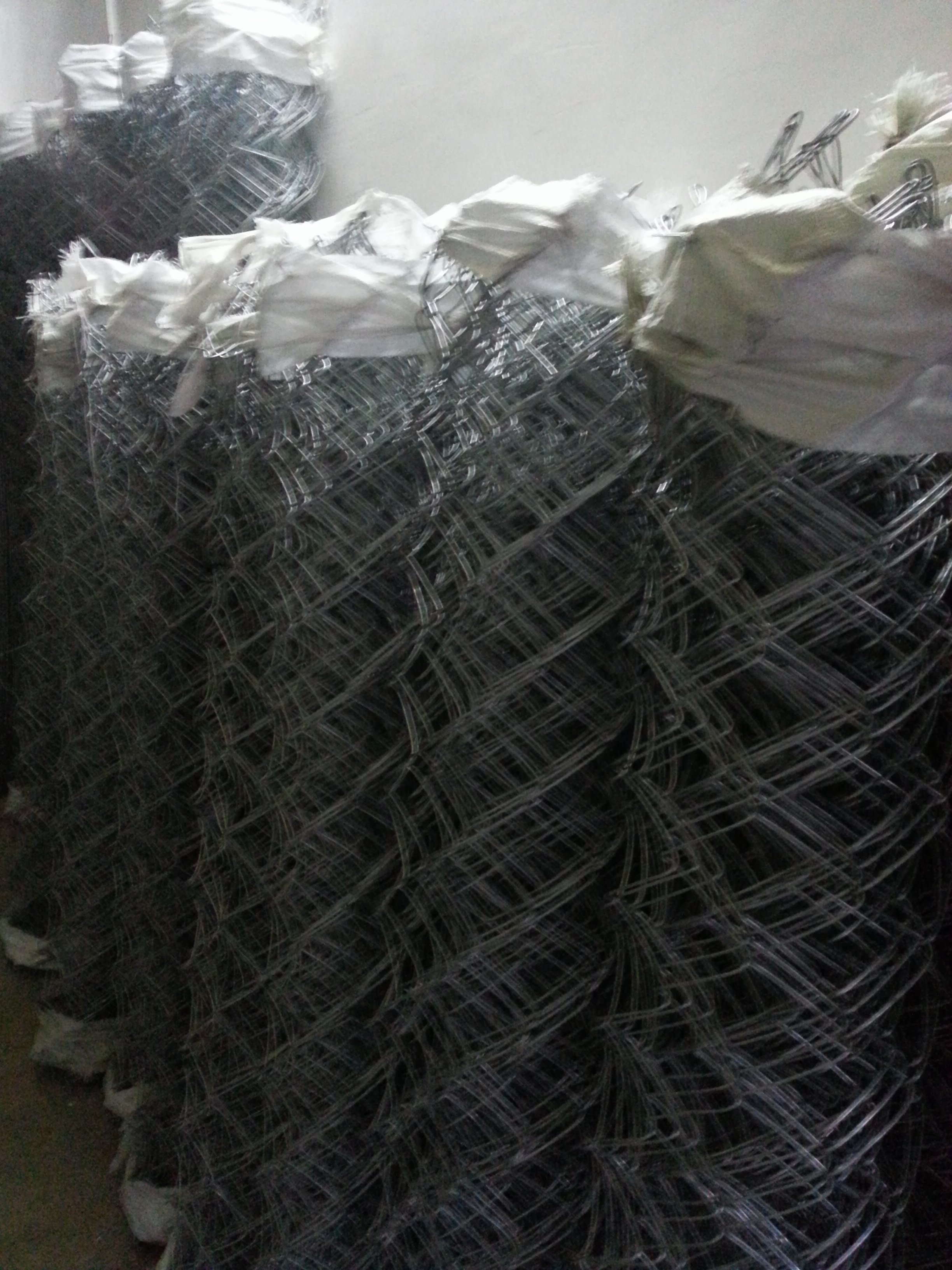 Galvanized stainless steel hook net isolation net fence net protective net Diamond fence Stadium fence net