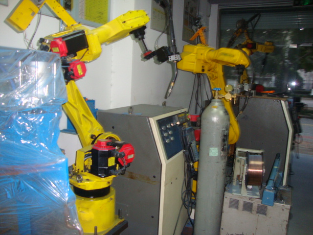 Second-hand industrial robots send out the industrial hair phone robots such as the welding handling and cutting