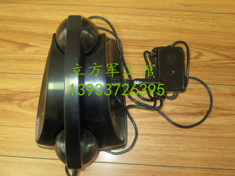 Early generation hand-cranked magnet telephone CZ-1A mine tunnel communication chief desk machine film and television props