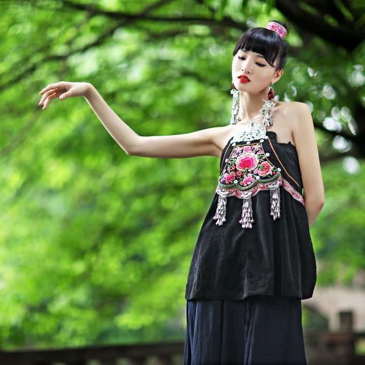 Cloud decoration totem original hand-made national style women's clothing top improved hand-embroidered old embroidery Miao silver outside the female top belly