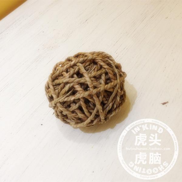 Chinchilla rabbit guinea pig toy straw ball toy diameter of about 6cm