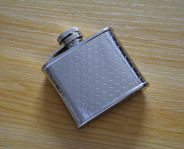Portable hip flask Russian stainless steel hip flask 2 oz turtle crack small outdoor camping portable hip flask