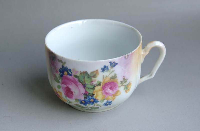 Ancient play miscellaneous old objects old tea set small tea cup white tire with colored with handle tea cup