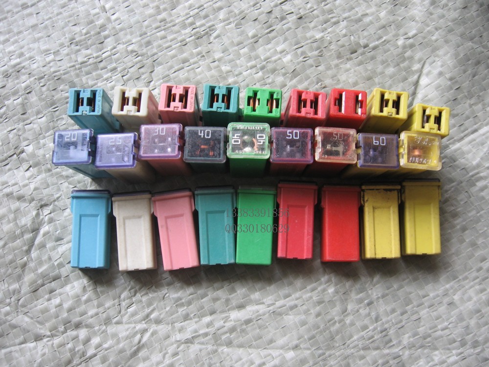 Car insurance sheet 27MM long four square insert fuse 25A30A40A50A60A Feng Corolla