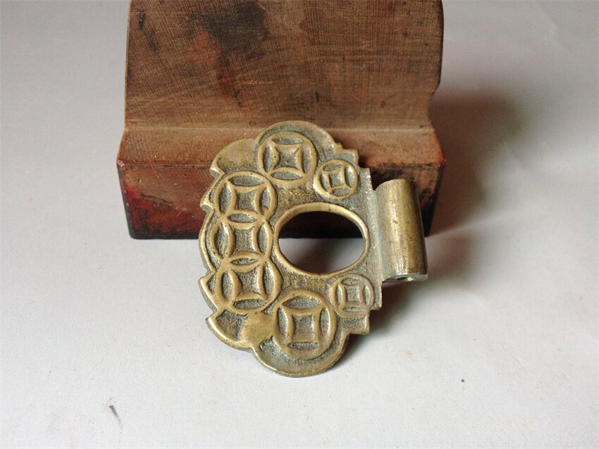 The Qing Dynasty Republic of China Even with money tattoo brass band buckle large open door old objects Miscellaneous Pieces Ancient Play Antique collection Pau really Pau