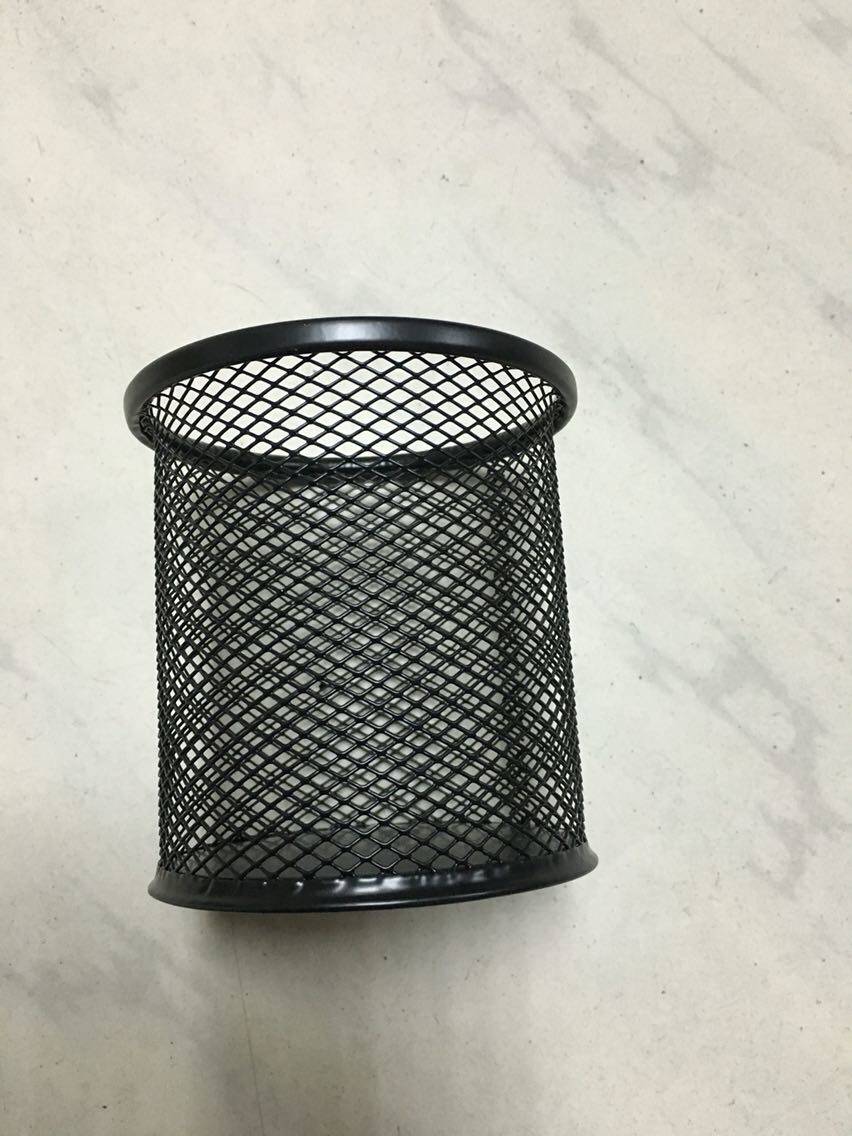 Iron mesh round pen holder