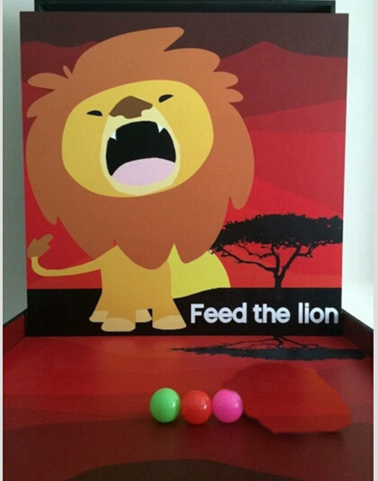 Feed the lion Lion King booth throwing temple fair children adult warm-up scoring play creative game new game props