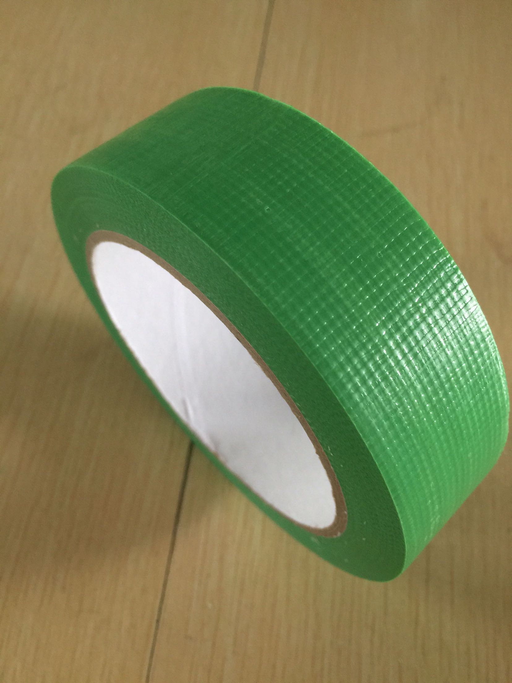 The green health preservation is easy to tear the adhesive tape