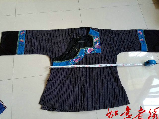 Old embroidery Miao hand embroidery Old embroidery Pine peach embroidery Pine peach embroidery top