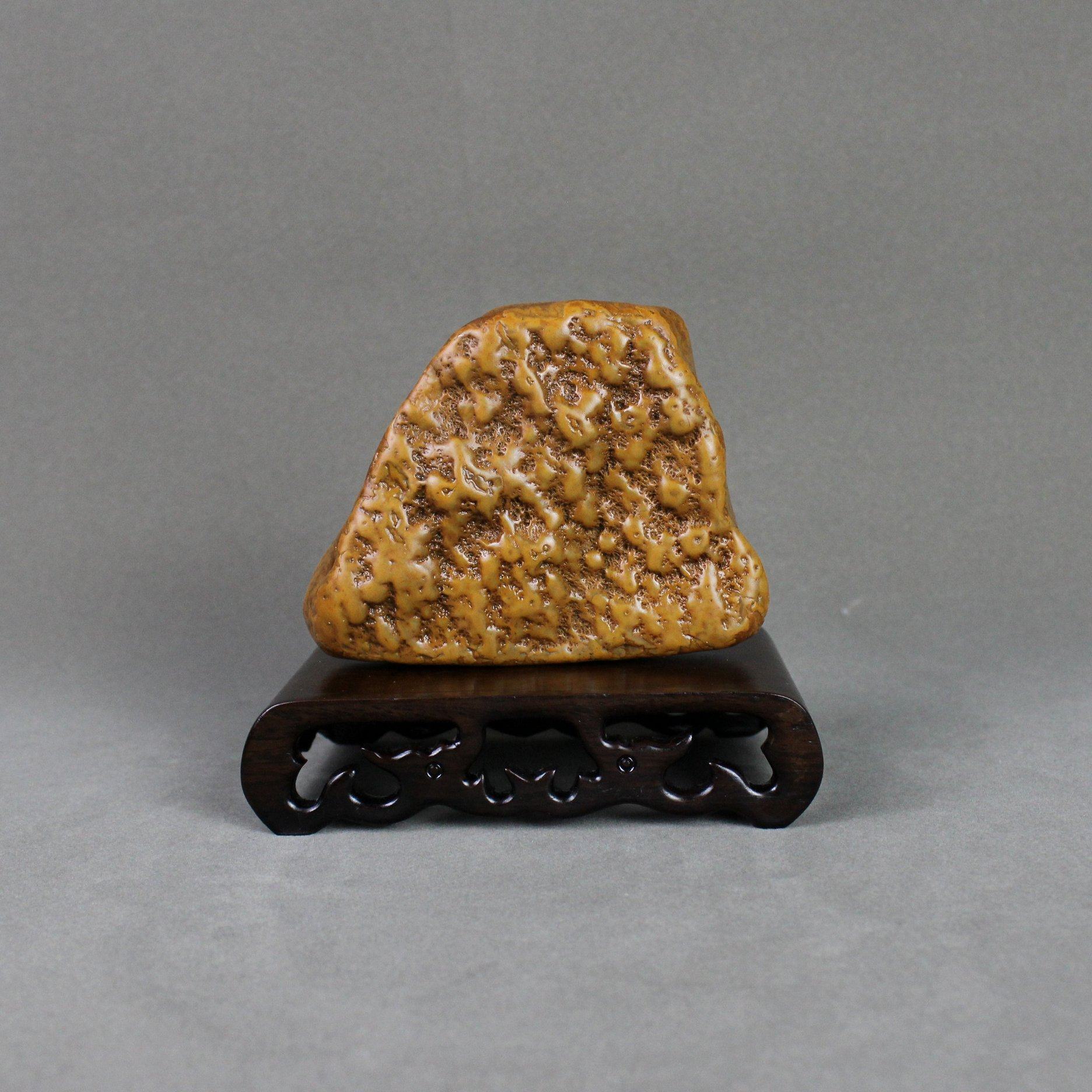 Life music Huanglong Yu Boutique Original jewelry Quijiang A freight natural earth to explode low price palm cabinet recommended