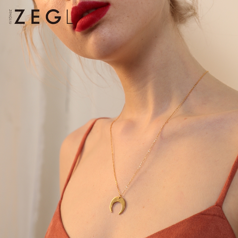 Niche design sweater chain long moon necklace choker female cold wind Joker simple gold decorative chain