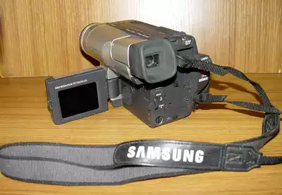 Samsung SCL610 hi8 format camera