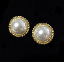 Customized Classic Stereo Twist Metal Side Faux Pearl Fashion Exaggerated Ear Clip 925 Silver Needle Ear Stud