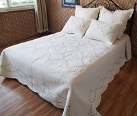 hoa rực rỡ thêu trải giường giường bìa lớn Mimi da chất lượng xuất khẩu trắng giường thêu bao gồm ba giao mét - Trải giường ga giường cưới