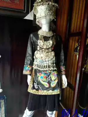 Dong Ren Fang Dong costumes festival Miao Tujia costumes Minority Miao Dong brides