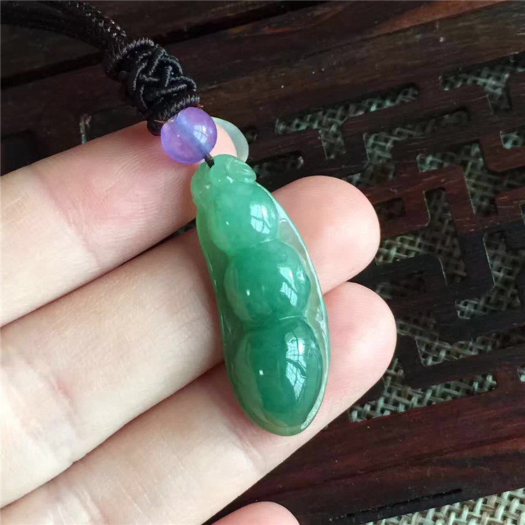 (Minkai Emerald) Natural A goods emerald ice glutinous planted with green beans 4-season bean pendant