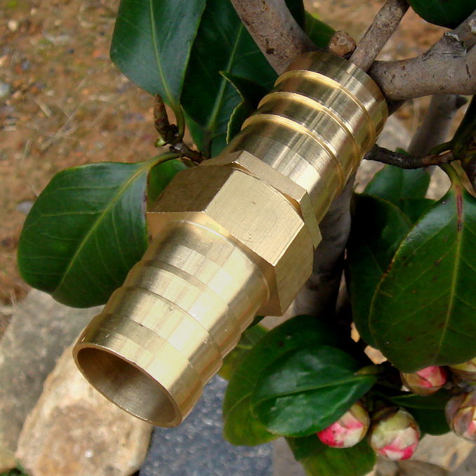 Customized all-copper four-point to one-inch watering car wash hose plug joint different diameter snake skin tube combination repair connector