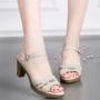 Mùa hè 2018 Dadong mới của phụ nữ sandal với size nhỏ dày 33-34 với giày đế dày dày size 41-42 dép lv chính hãng