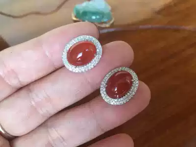 High-end ice red color beautiful flawless South red interface platinum inlaid diamond ear needle elegant Lady South ear needle