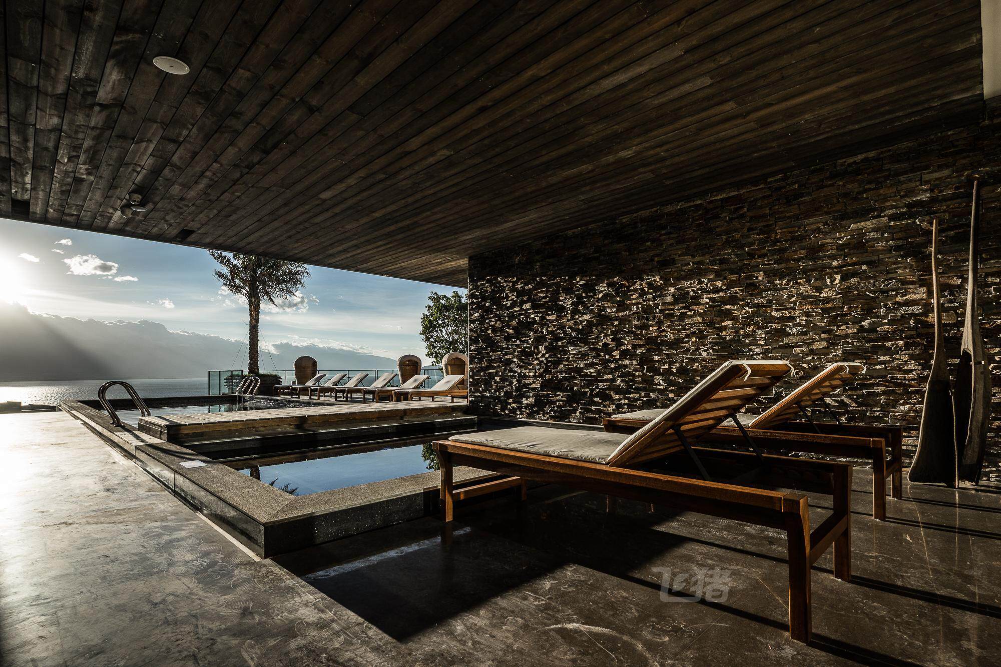 Big Leicheru Sea Image Themed Hotel 4 Rooms Villas Bag