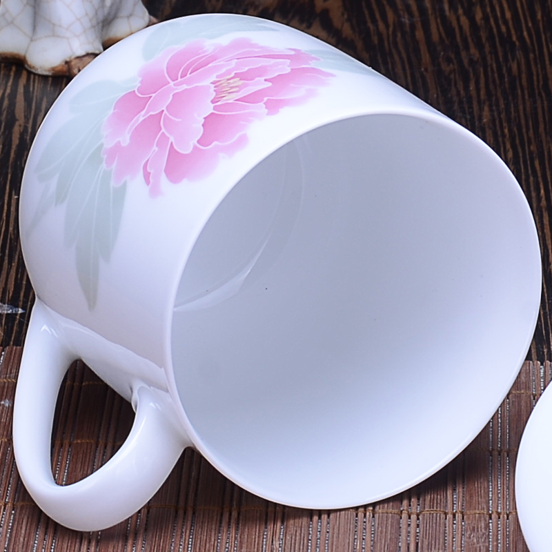 Under the liling porcelain glaze colorful tea cups with cover hand - made ceramic cup gift boxes and meeting office cup can be customized