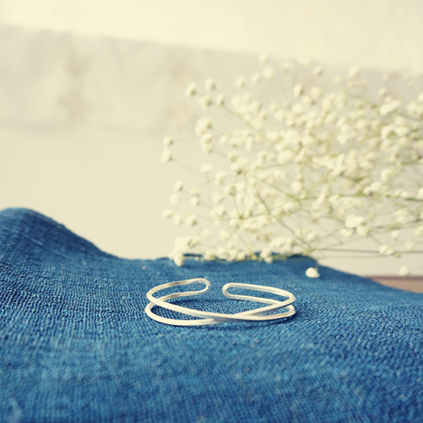 (small island hand made) (small step dance) Foot Silver Pure Handmade Silver Bracelet Interesting opening bracelet