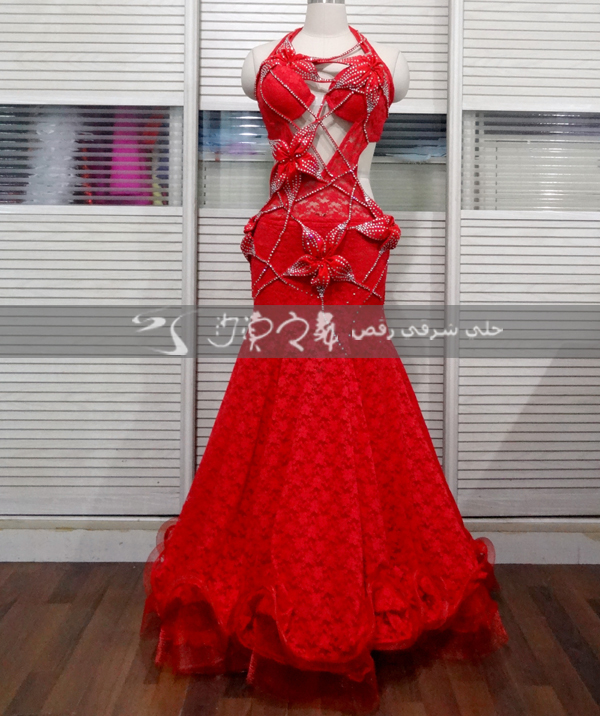 Belly dance performance dance performance out of a large red Lieven body large red solid suit tailor-made to be made