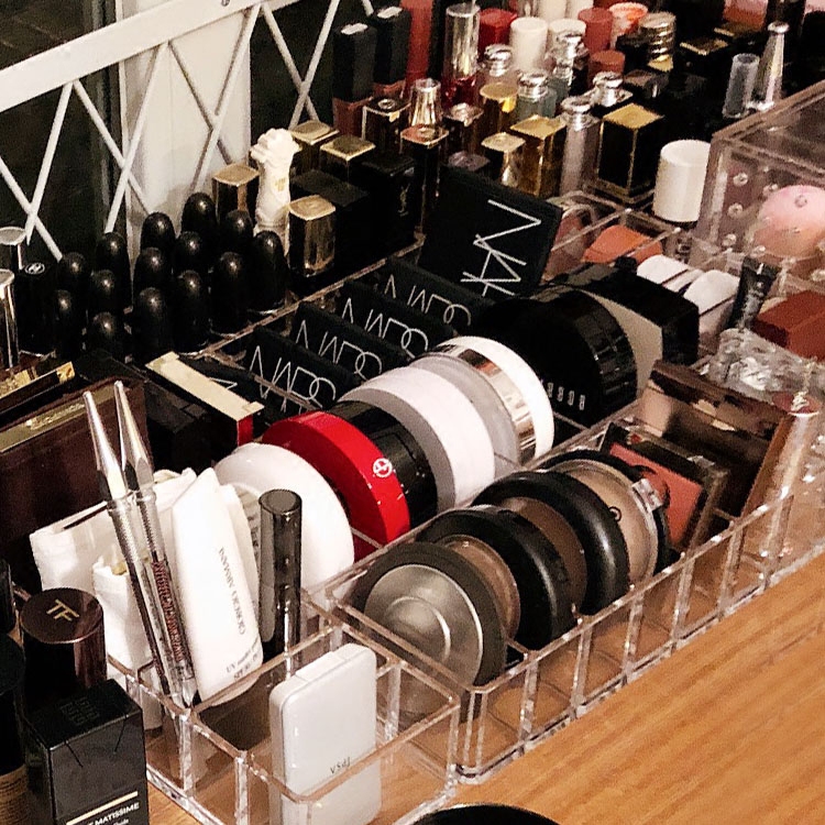 8 G Acrylic Tabletop Pink Cake Air Cushion Blush Eye Shadow Containing Box Mouth Red Frame Transparent Detachable Color Makeup Rack